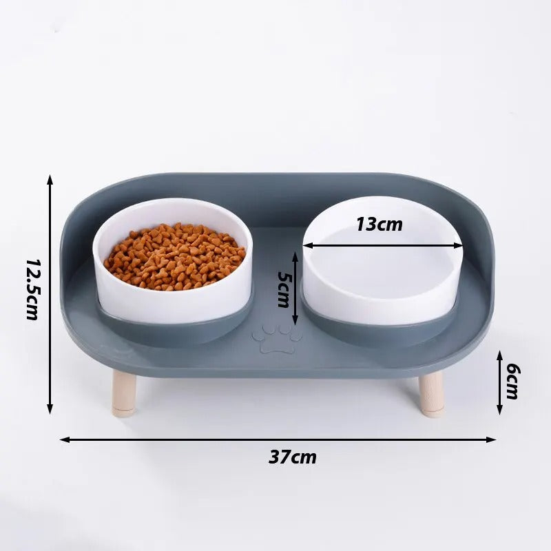 Stable Pet Bowl Prevents Spills, Protects Pet's Neck